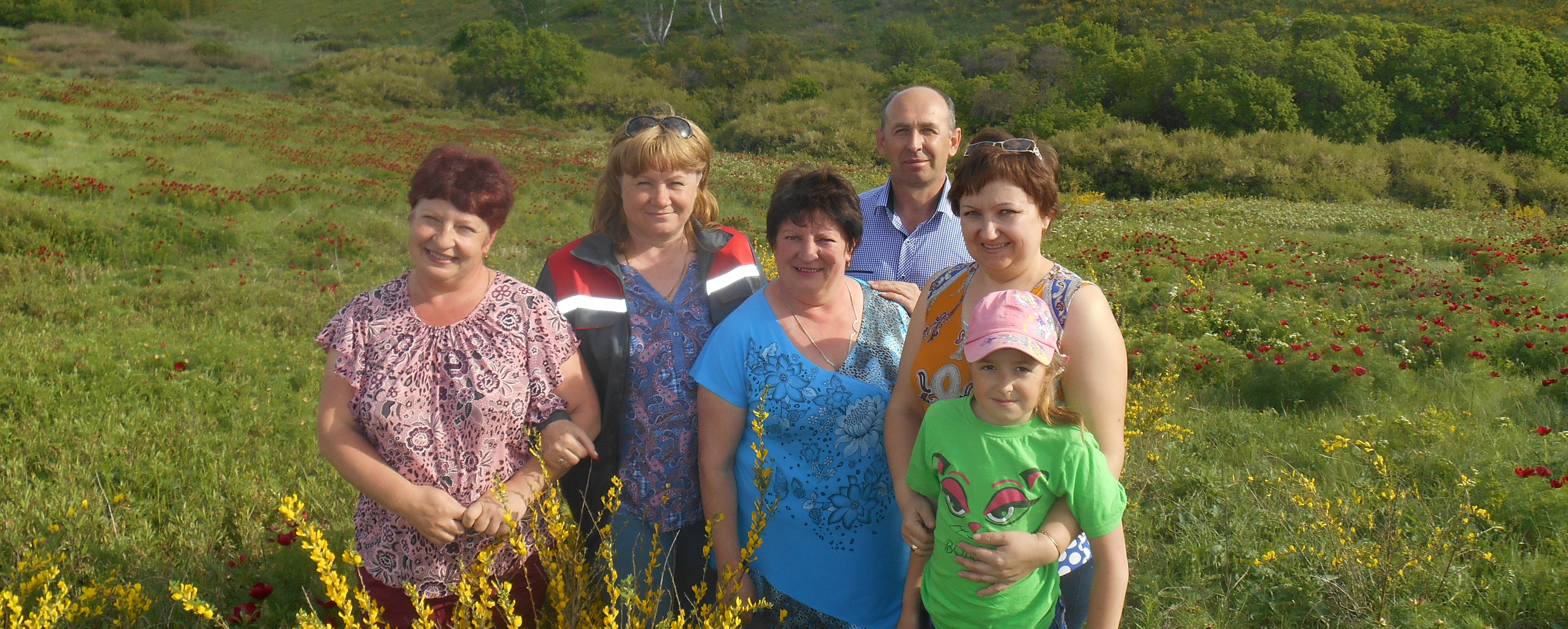 Koroleva Svetlana Vasilevna Sleva Vyezd Na Voronczovye Polya V Okrestnostyax Elani 2014 G 