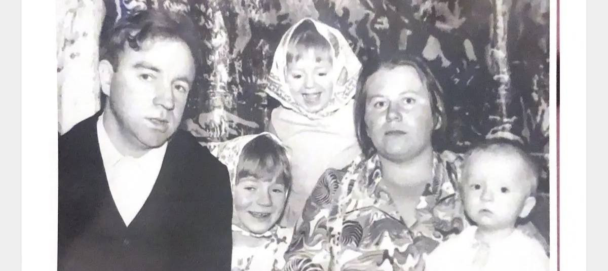 Foto S Otczom Materyu I Sestrami