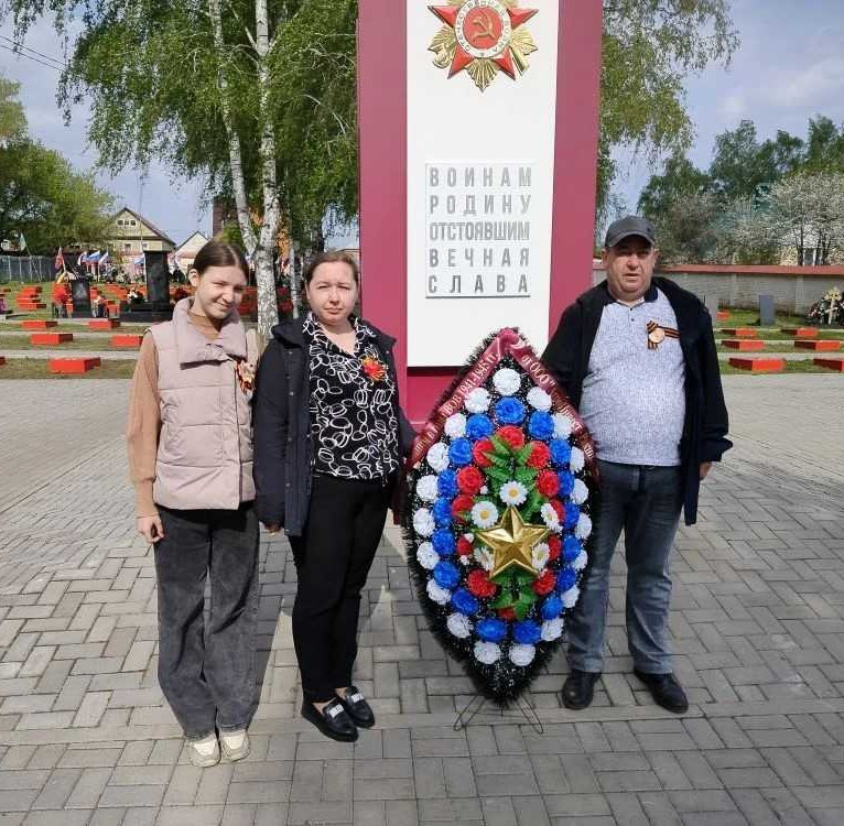 Foto Vozlozhenii Venkov Na Gorodskom Kladbishhe