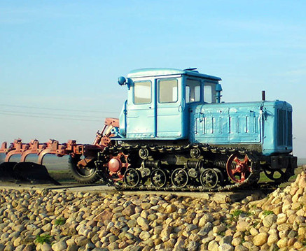 Traktor T 74