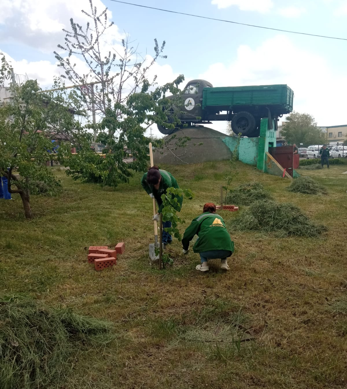 Rabotniki Sozdayut Svoj Sad Pamyati Na Territorii Predpriyatiya 1