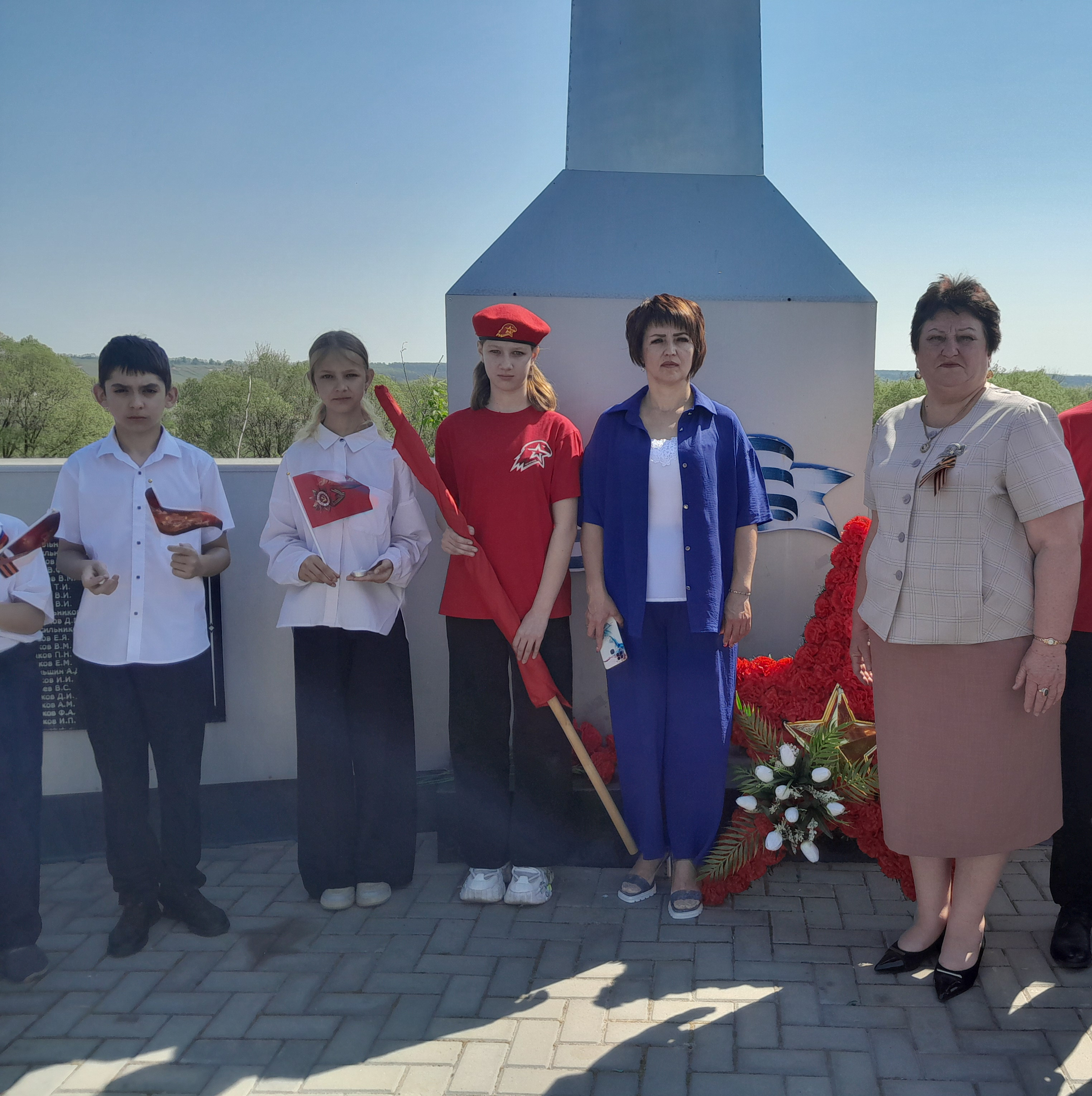 Vozlozhenie Venka Memorial Srednekarachanskoe Sp3